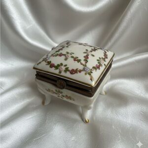 Signed Vintage Norleans Japan Hand Painted Porcelain Trinket Box